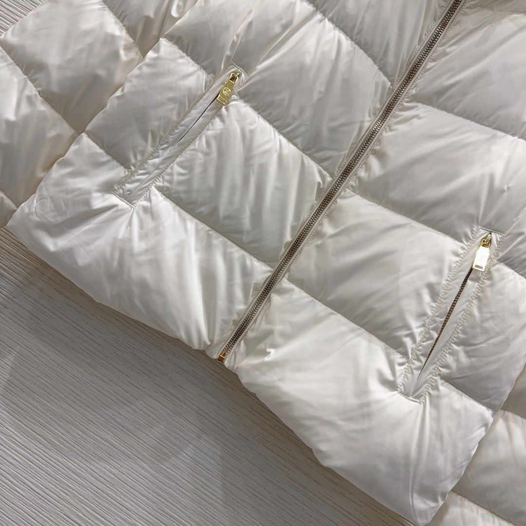 🛍️ Louis Vuitto* 👑2025FW新款羽绒外套 90鹅绒 整体保暖效果拉满，常规款羽绒服 