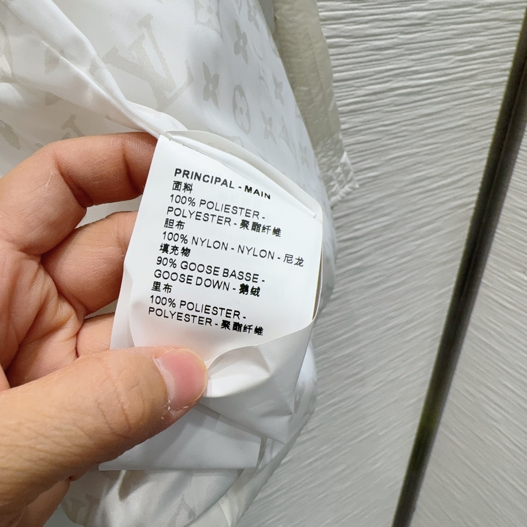 🛍️ Louis Vuitto* 👑2025FW新款羽绒外套 90鹅绒 整体保暖效果拉满，常规款羽绒服 