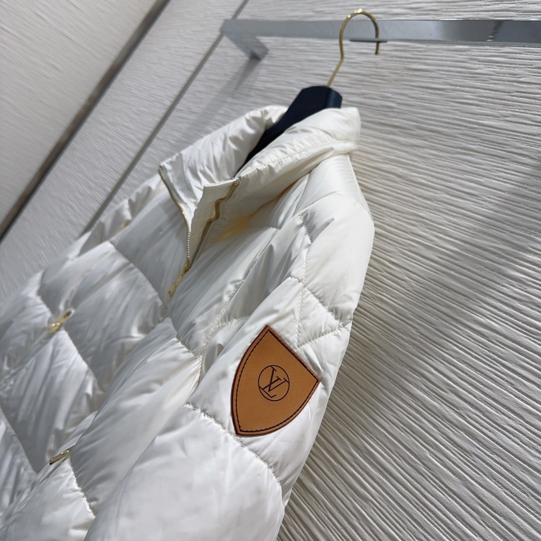 🛍️ Louis Vuitto* 👑2025FW新款羽绒外套 90鹅绒 整体保暖效果拉满，常规款羽绒服 