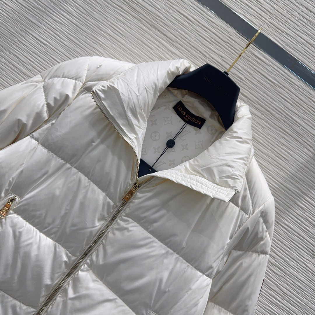 🛍️ Louis Vuitto* 👑2025FW新款羽绒外套 90鹅绒 整体保暖效果拉满，常规款羽绒服 