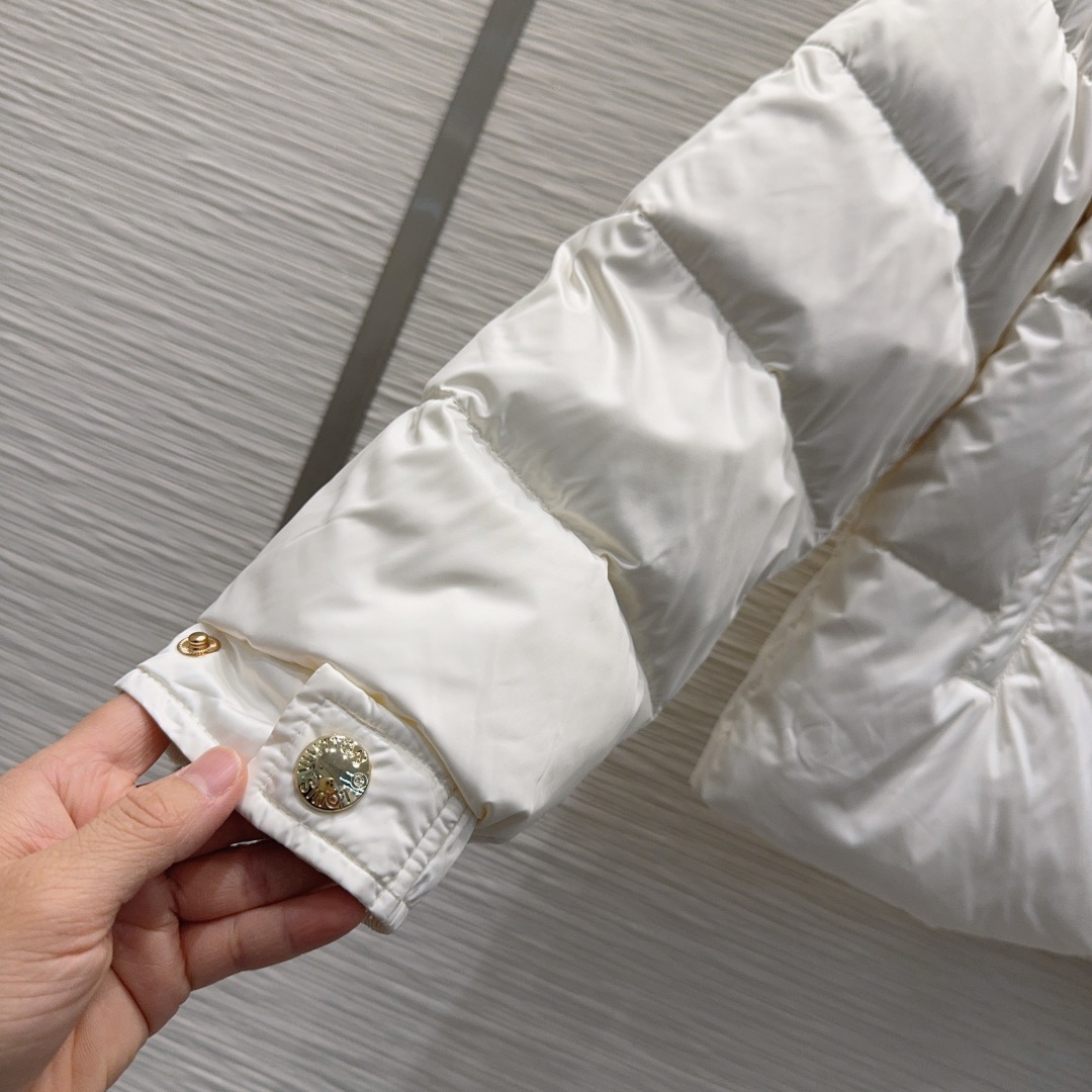 🛍️ Louis Vuitto* 👑2025FW新款羽绒外套 90鹅绒 整体保暖效果拉满，常规款羽绒服 