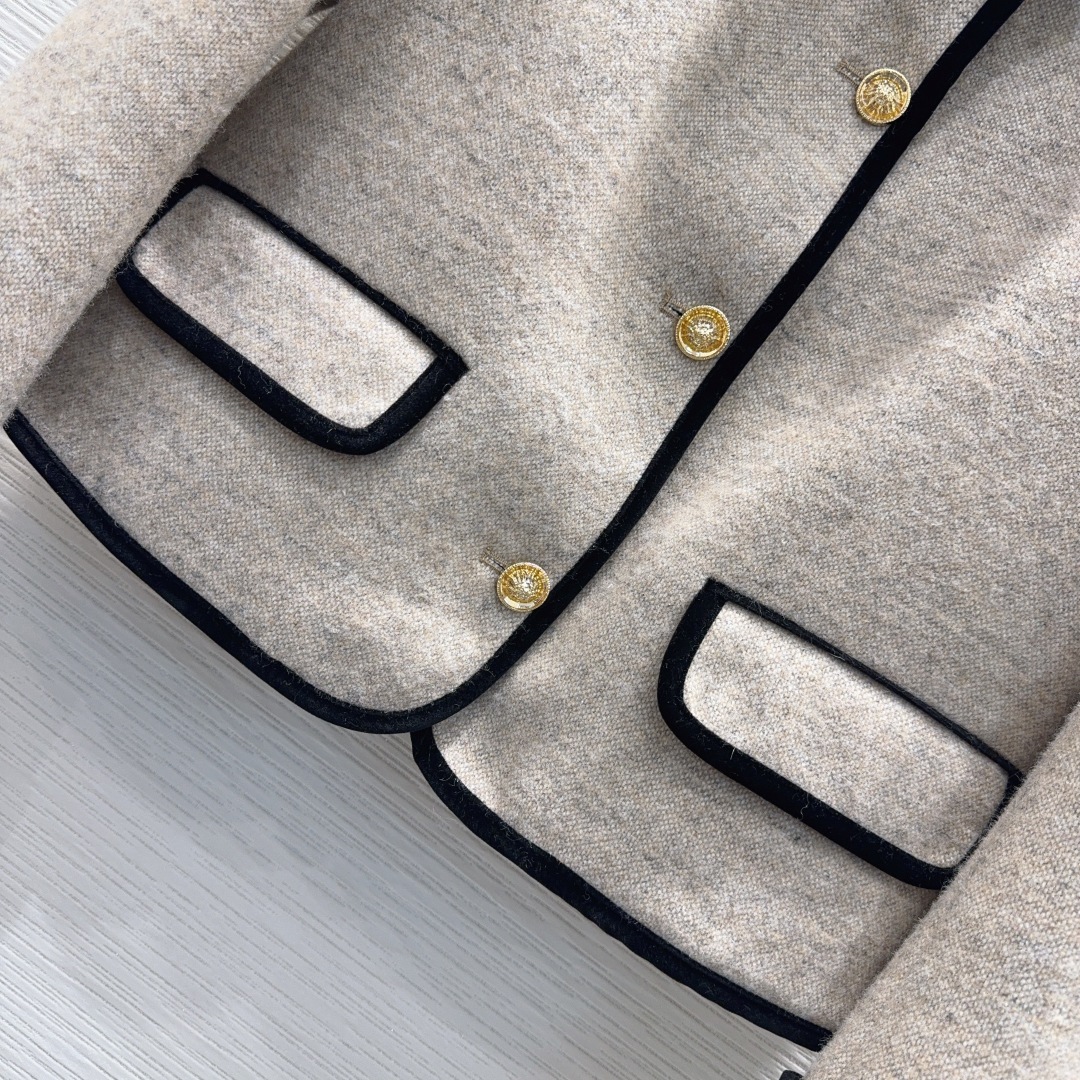 Chanel 2025FW Elegant Tweed Jacket - Classic Design, Flattering Fit 6 cmp i1761469484417 4055 0 4