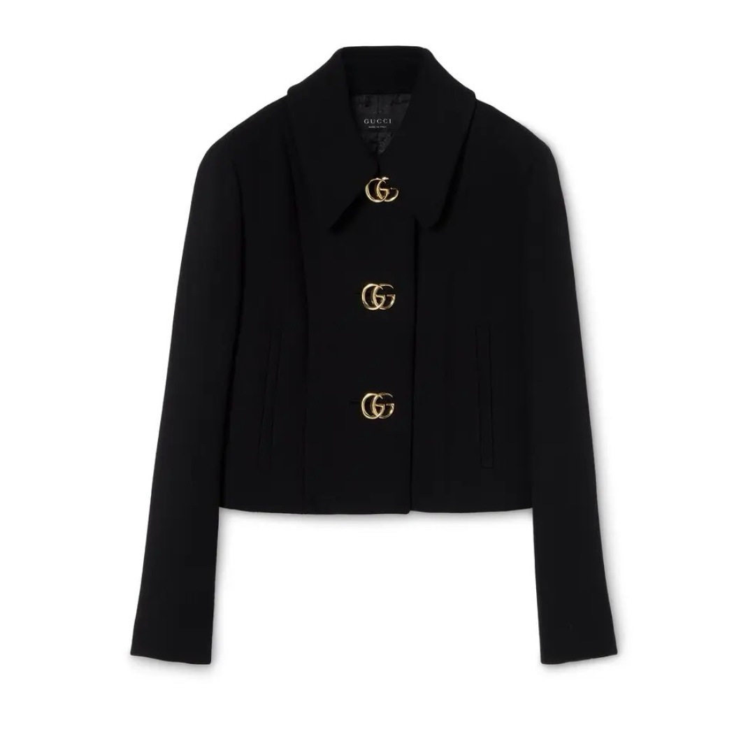 NO:714317,Model No. G26012339 High version GUCC* new high-end boutique customized lining with presbyopic letter logo jacquard GG large metal buckle temperament versatile short long-sleeved lapel jacket!  Black, (L size shoulder width 40 with shoulder pads, bust 100, sleeve length 57, dress length 46), Gucci-clothing, gucci, gucci, jackets & coats,19860909款号G26012339 高版本GUCC*新款 高端精品定制内衬老花字母logo提花GG大金属扣气质百搭短款长袖翻领外套！黑色,（L码肩宽40有垫肩,胸围100,袖长57,衣长46）,古驰-服装,gucci,gucci,jackets & coats,,Women's clothing