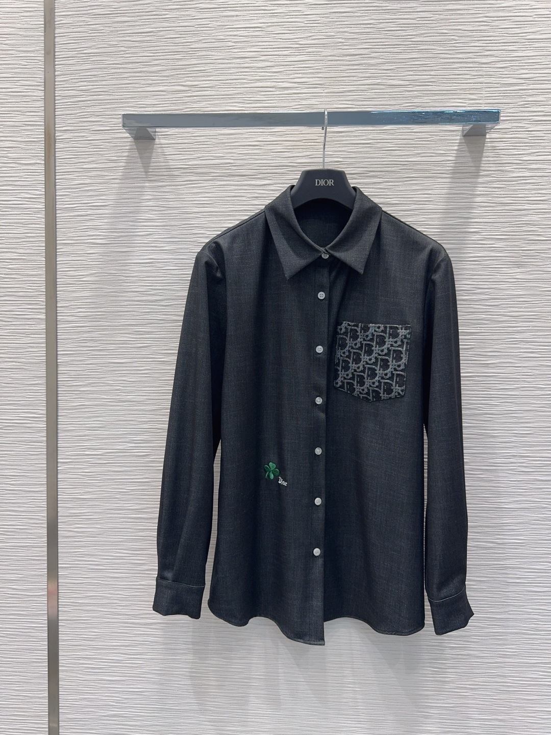 NO:737617,2026SS new suit can be controlled by everyone. High-density fashionable casual style. Vintage is handsome. Medieval style. It meets the dual needs of comfort and fashion and can be integrated into every daily dressing scene. Playful and age-reducing design elements full of vitality. SML [S shirt, shoulder width 44, chest 98, sleeve length 58, dress length 72, S pants, waist 66, hip 100, trouser length 102] Lining, shirts,198609092026SS新款套装 人人都能驾驭 高密度时髦休闲风 Vintage帅气 中古风 贴合舒适与时髦的双需求能融入每个日常的穿搭场景中.俏皮减龄充满元气的设计元素 SML【S衬衫 肩宽44 胸围98 袖长58 衣长72 S裤子 腰围66 臀围100 裤长102】衬,,shirts,,Women's clothing