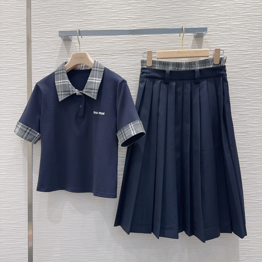 NO:737637,2026SS new skirt set, produced by high-end fashion, a must-have for fashionistas. This outfit is particularly powerful. You can create a taller and slimmer upper body effect at will, with a handsome and casual American high-street temperament!  Highly recommended for self-retention. The imported fabrics are of great texture!  The quality of workmanship depends on the details. Large quantities have been released. SML [S top, shoulder width 37, bust 89, length 56.5, S skirt, waist 66, skirt length 69,,skirts,198609092026SS新款套裙 高定出品 时髦精必入 这穿搭的功能特别强大 随意打造显高显瘦的上身效果,美式高街帅气随性气质！强烈推荐自留款 进口面料质感超赞！做工品质看细节 大货已出 SML【S上衣 肩宽37 胸围89 衣长56.5 S半裙 腰围66 裙长69,,skirts,,Women's clothing