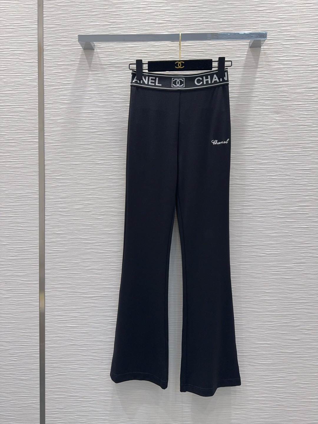 NO:750194,2026SS new style mid-high-waisted stretch leggings, yoga pants, sports pants, fitness pants, tight and super slim, comfortable and easy to wear, looking slim and tall!  Super versatile, a must-have for a goddess’ wardrobe. Order it now SML [S waist 64, hips 87, pants length 100],,198609092026SS新款 微喇中高腰弹力打底裤,瑜珈裤,运动裤,健身裤,紧身超显瘦 舒适好穿上身显瘦又高挑！ 超百搭 女神衣橱必备款.砸单过来吧 SML【S腰围64 臀围87 裤长100】,,,Women's clothing