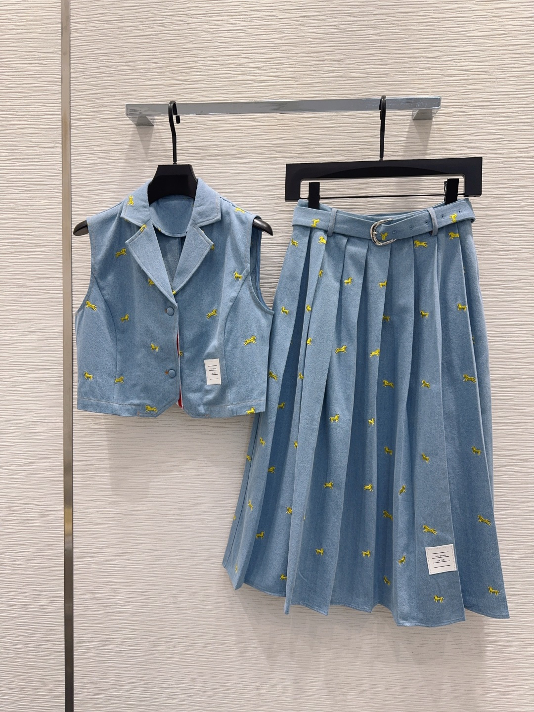 🌼2026SS新款套裙 高定出品 时髦精必入  这穿搭的功能特别强大 随意打造显高显瘦的上身效果，美式高