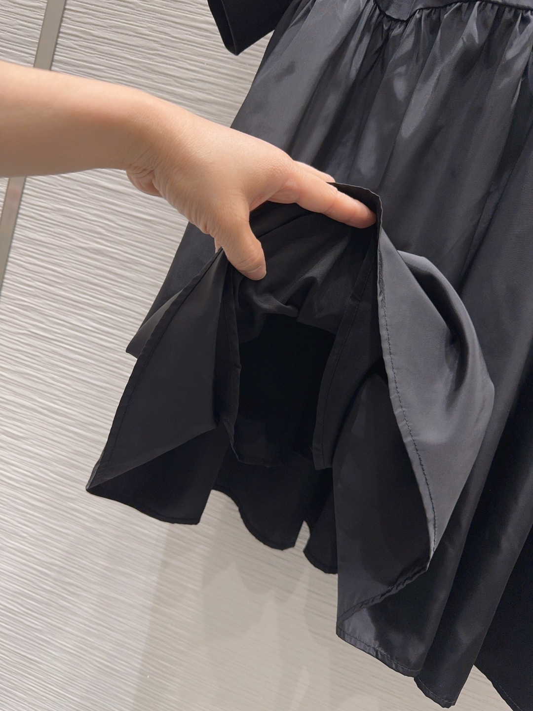 🌼2026SS新款连衣裙 低调奢华立体剪裁 精简线条感设计 高贵典雅又尽显温柔知性的气质 进口特殊材质 