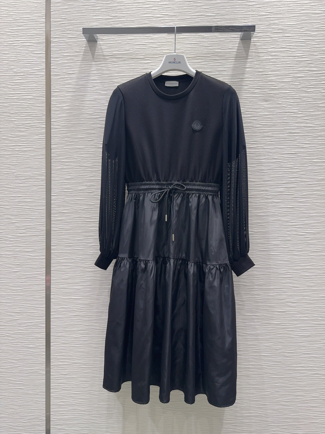 🌼2026SS新款连衣裙 低调奢华立体剪裁 精简线条感设计 高贵典雅又尽显温柔知性的气质 进口特殊材质 