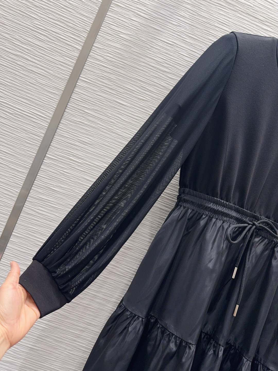 🌼2026SS新款连衣裙 低调奢华立体剪裁 精简线条感设计 高贵典雅又尽显温柔知性的气质 进口特殊材质 