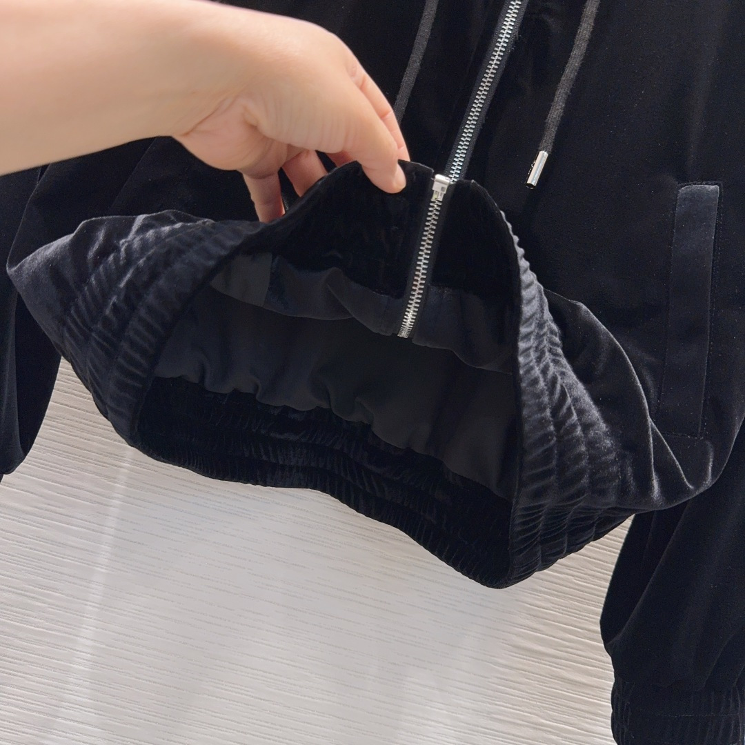 🌼2026SS新款丝绒套装 人人都能驾驭 高密度时髦休闲风 Vintage帅气 中古风 贴合舒适与时髦的