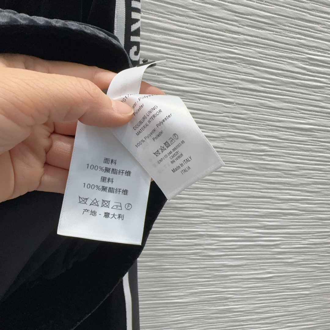 🌼2026SS新款丝绒套装 人人都能驾驭 高密度时髦休闲风 Vintage帅气 中古风 贴合舒适与时髦的