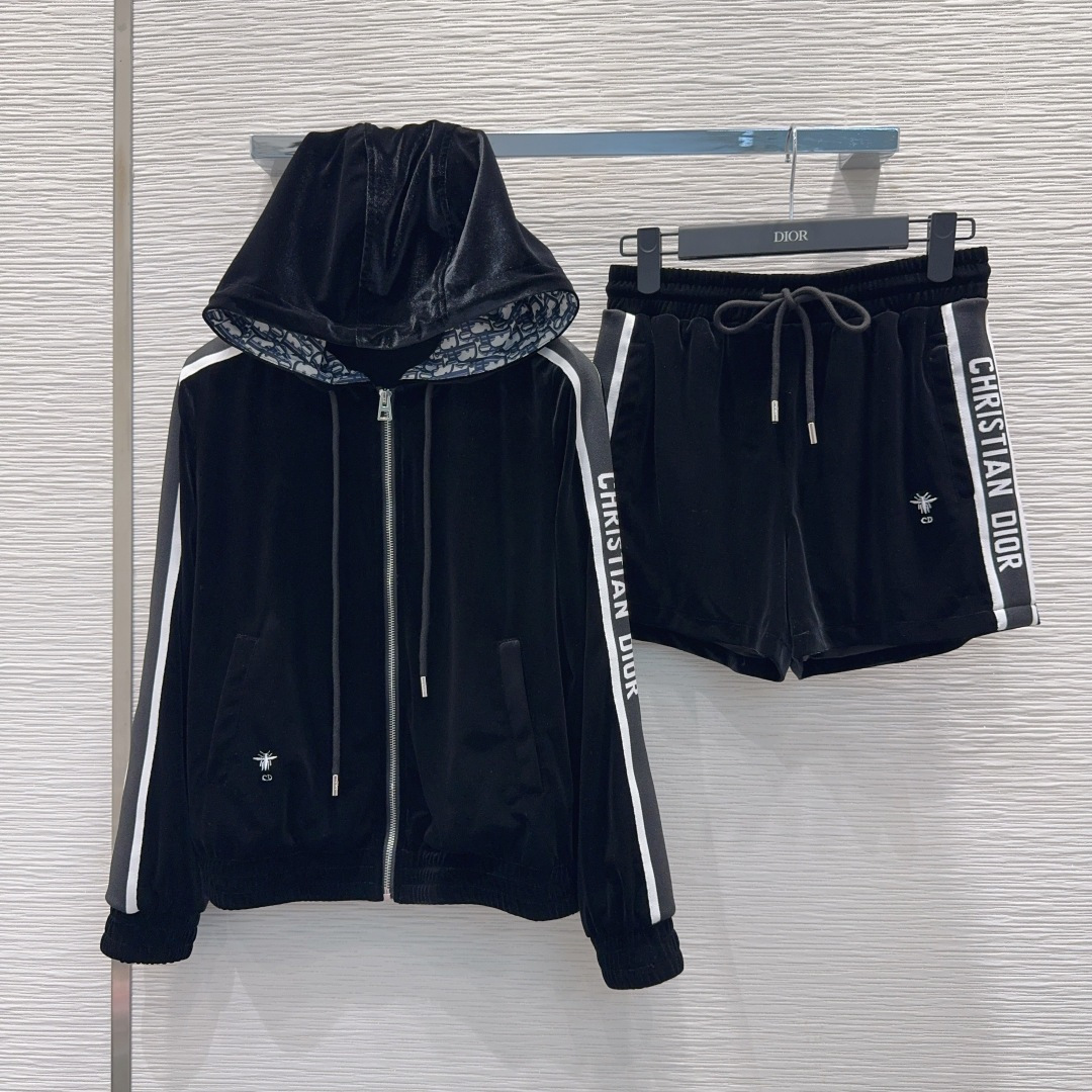 🌼2026SS新款丝绒套装 人人都能驾驭 高密度时髦休闲风 Vintage帅气 中古风 贴合舒适与时髦的