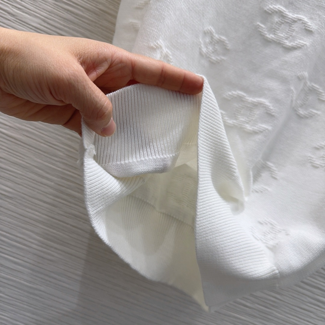 🌼2026SS新品 经典毛衣 100%羊毛 质感细腻软糯。经典减龄单品！版型不挑人上身巨显瘦！白富美必收