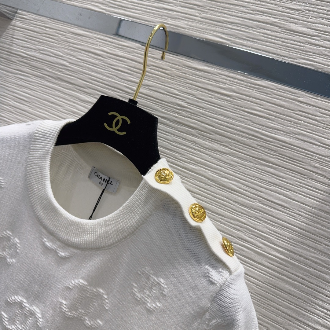 🌼2026SS新品 经典毛衣 100%羊毛 质感细腻软糯。经典减龄单品！版型不挑人上身巨显瘦！白富美必收