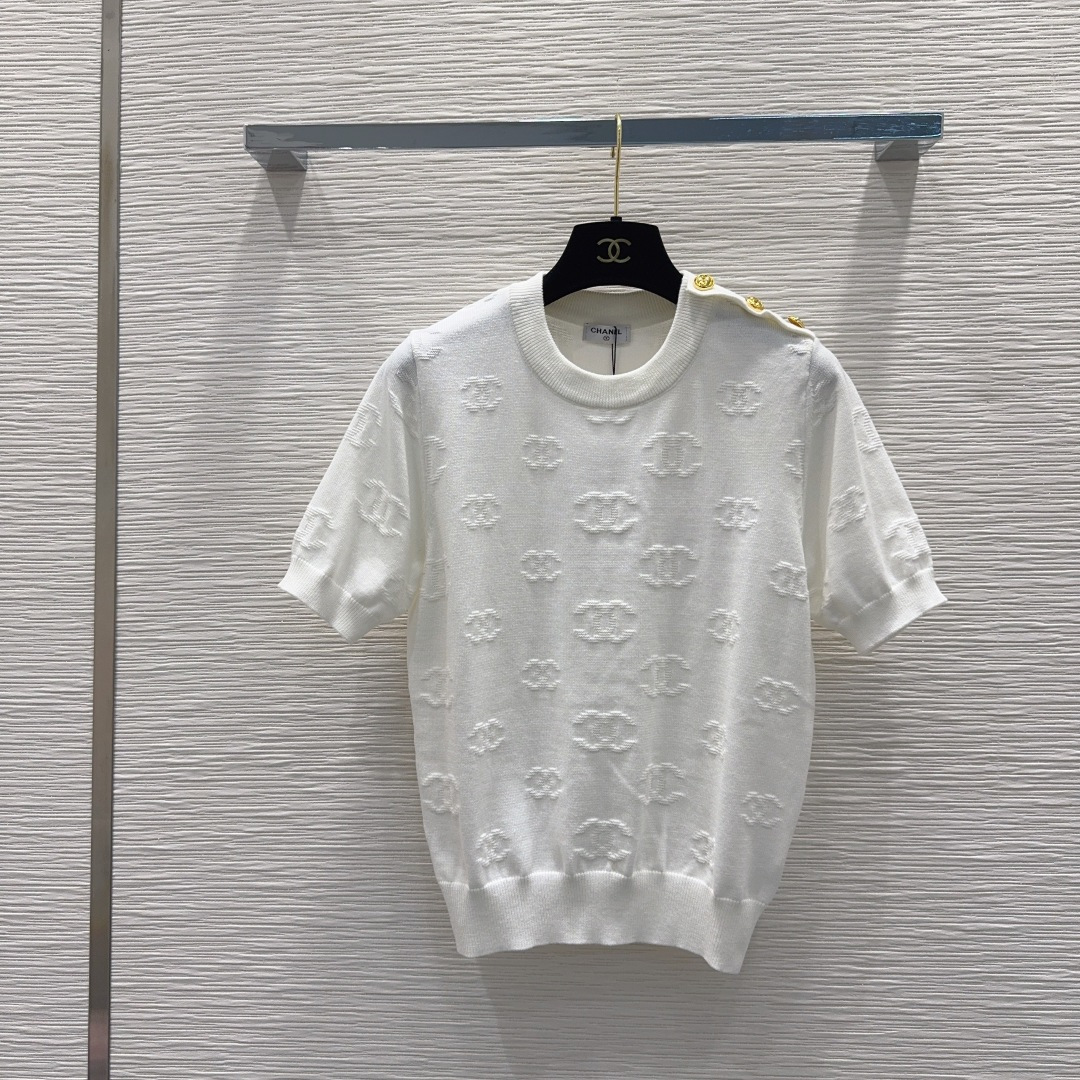 🌼2026SS新品 经典毛衣 100%羊毛 质感细腻软糯。经典减龄单品！版型不挑人上身巨显瘦！白富美必收
