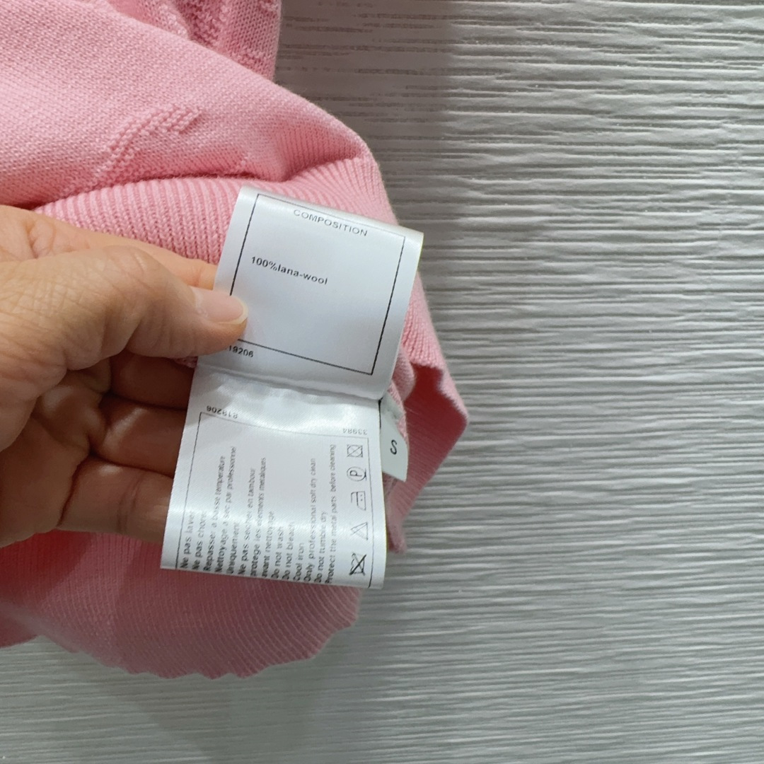 🌼2026SS新品 经典毛衣 100%羊毛 质感细腻软糯。经典减龄单品！版型不挑人上身巨显瘦！白富美必收