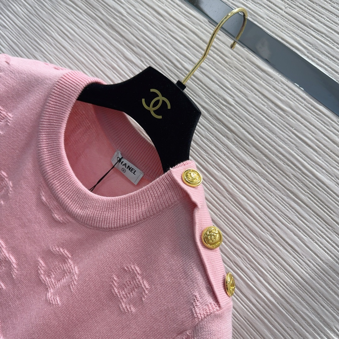 🌼2026SS新品 经典毛衣 100%羊毛 质感细腻软糯。经典减龄单品！版型不挑人上身巨显瘦！白富美必收