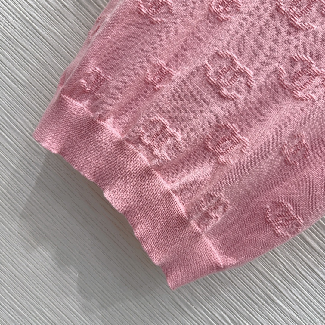 🌼2026SS新品 经典毛衣 100%羊毛 质感细腻软糯。经典减龄单品！版型不挑人上身巨显瘦！白富美必收