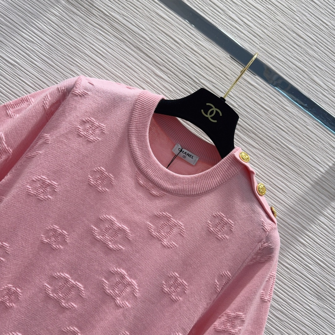 🌼2026SS新品 经典毛衣 100%羊毛 质感细腻软糯。经典减龄单品！版型不挑人上身巨显瘦！白富美必收