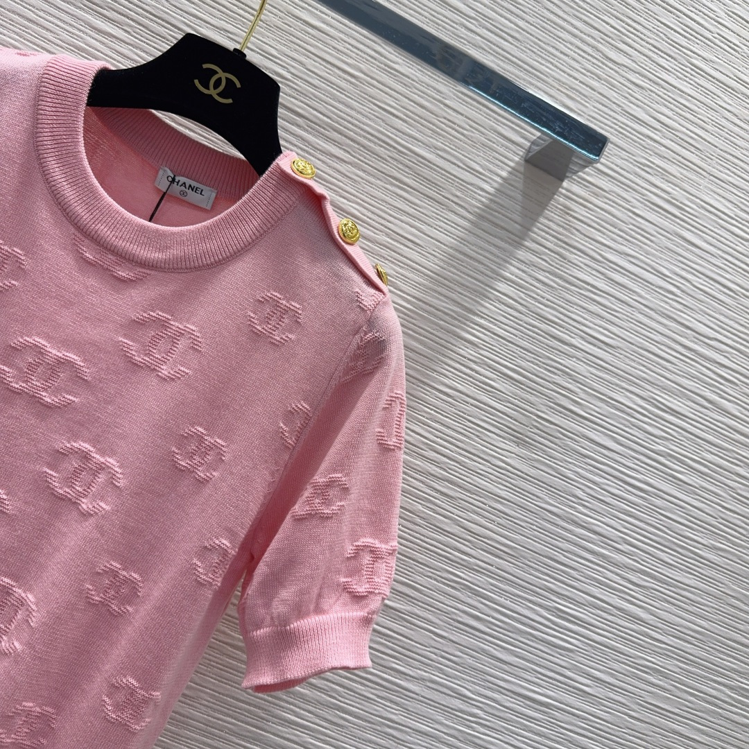 🌼2026SS新品 经典毛衣 100%羊毛 质感细腻软糯。经典减龄单品！版型不挑人上身巨显瘦！白富美必收