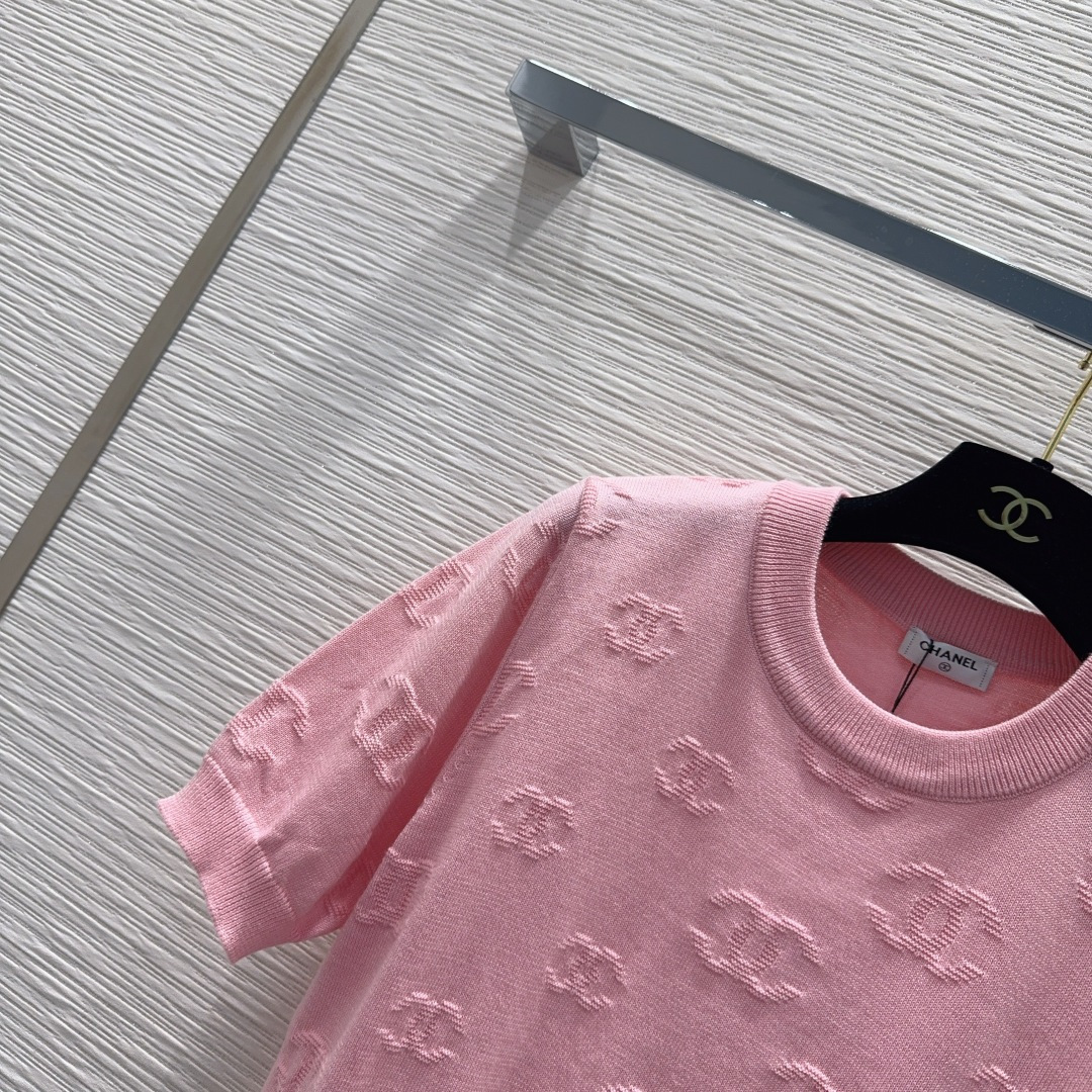 🌼2026SS新品 经典毛衣 100%羊毛 质感细腻软糯。经典减龄单品！版型不挑人上身巨显瘦！白富美必收
