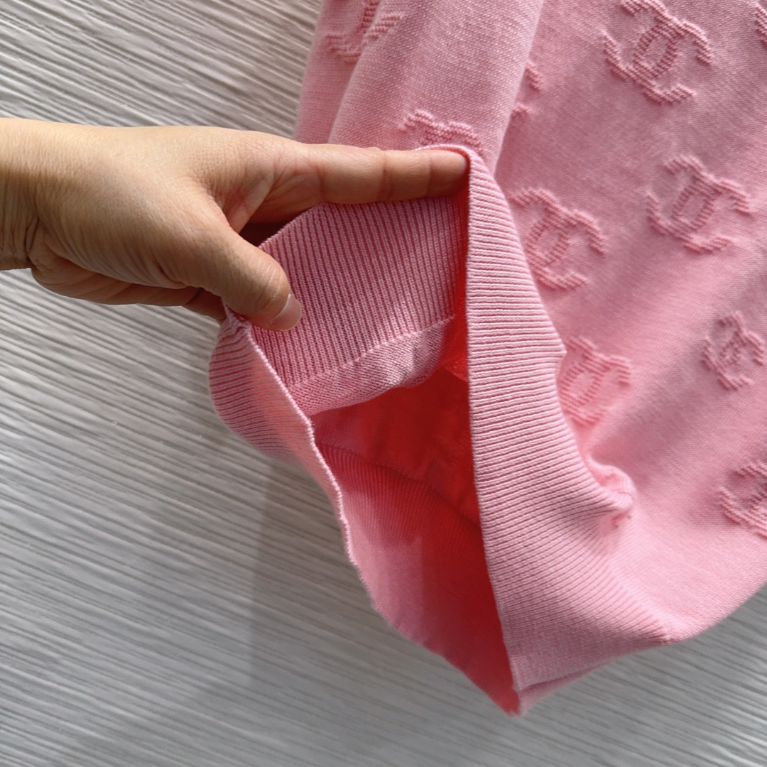 🌼2026SS新品 经典毛衣 100%羊毛 质感细腻软糯。经典减龄单品！版型不挑人上身巨显瘦！白富美必收