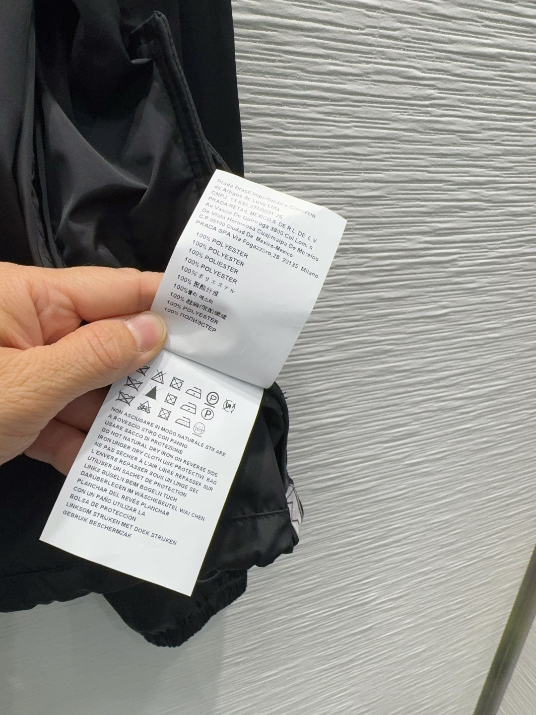 미우미우 테크 소재 여성 자켓 상세 이미지 8