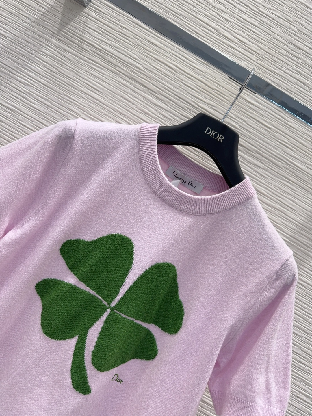 🌼2026SS新品 经典毛衣 100%羊毛 质感细腻软糯。经典减龄单品！版型不挑人上身巨显瘦！白富美必收
