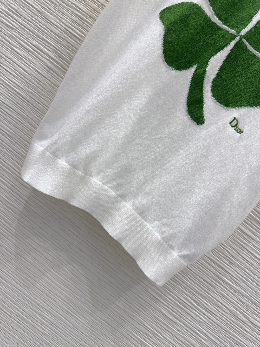 🌼2026SS新品 经典毛衣 100%羊毛 质感细腻软糯。经典减龄单品！版型不挑人上身巨显瘦！白富美必收