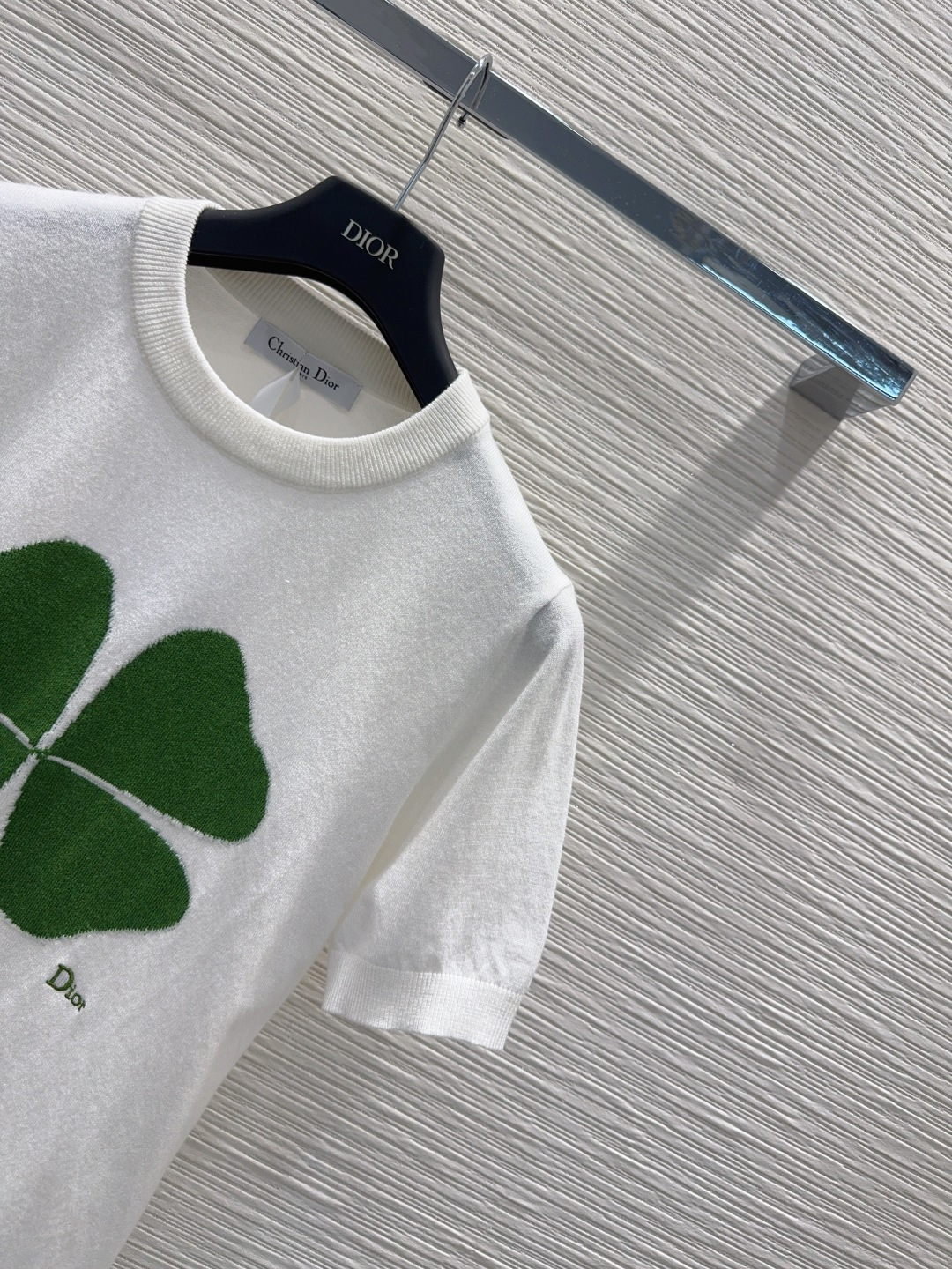 🌼2026SS新品 经典毛衣 100%羊毛 质感细腻软糯。经典减龄单品！版型不挑人上身巨显瘦！白富美必收