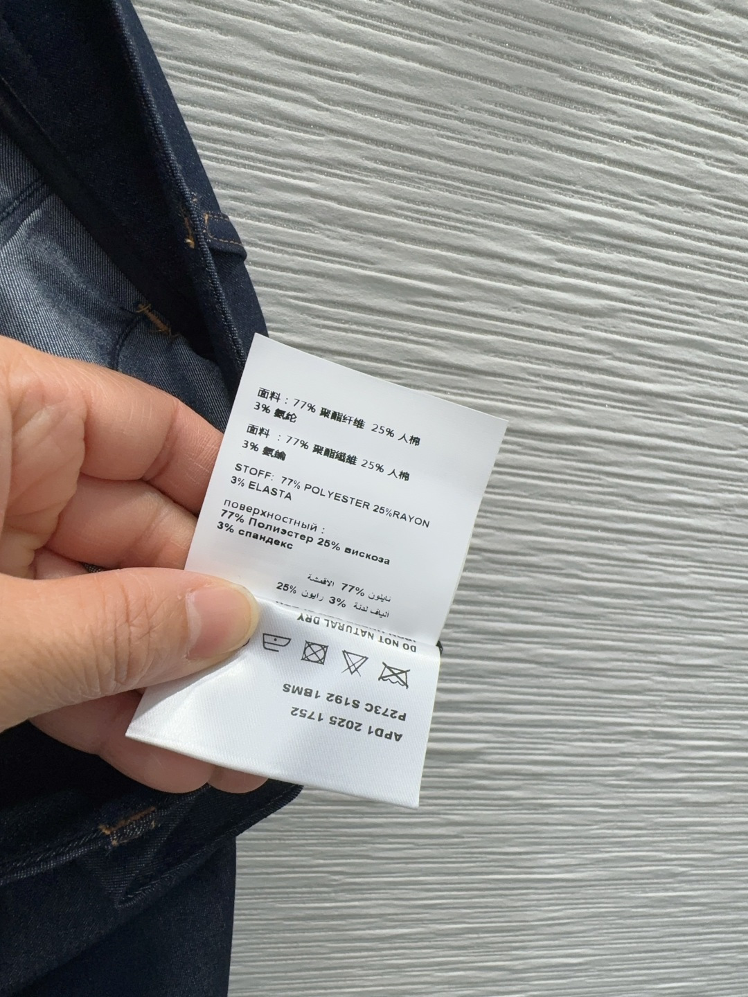 🌼2026SS新款 仿牛仔面料 九分裤裙 经典三角牌装饰、藏着随性与利落的双重气质。仿牛仔纹理自带复古腔