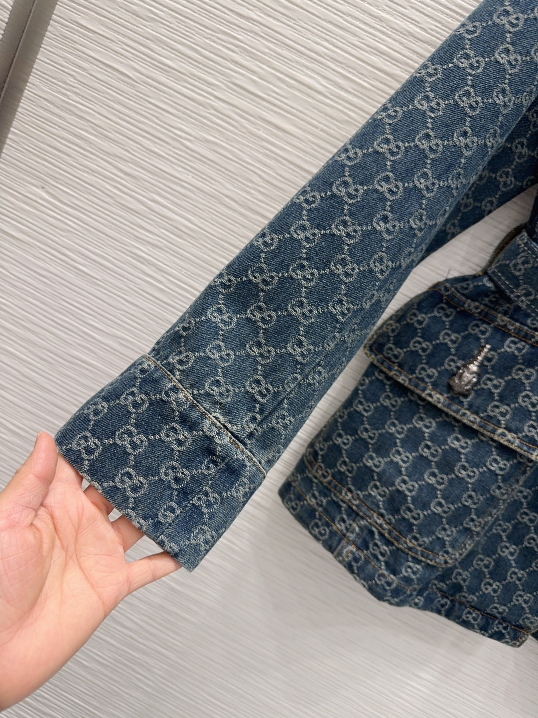 🌼2026SS新款外套 高版系列出品~超时髦新款丹宁牛仔 个性色调上身又酷又飒爽 纹理细腻，棉感自然，既