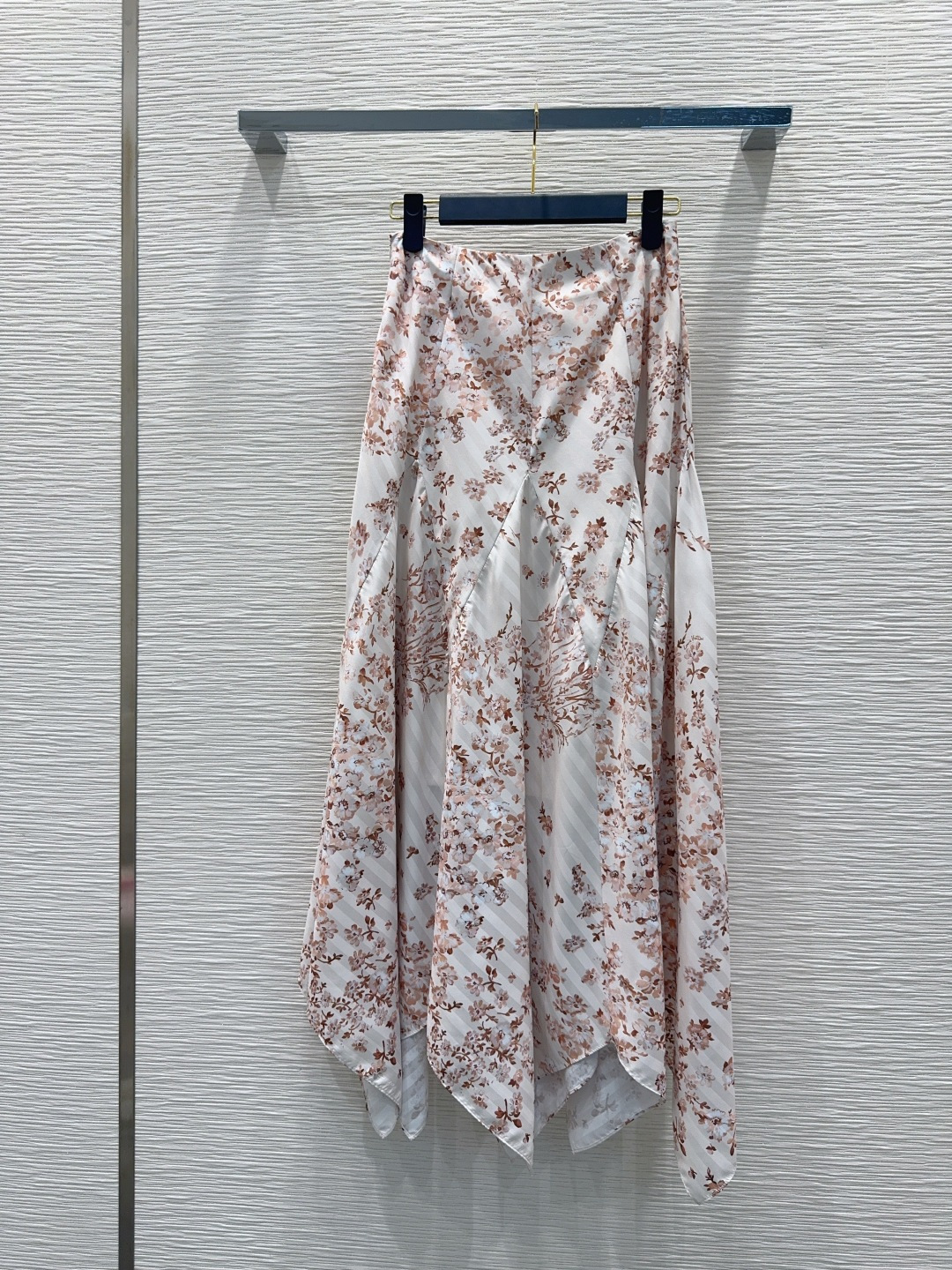 🌼2026SS新款套装 飘逸灵动 简约中流露出高奢 整件衣服做工更是非常精细！ 版型简单一目了然，美伦美