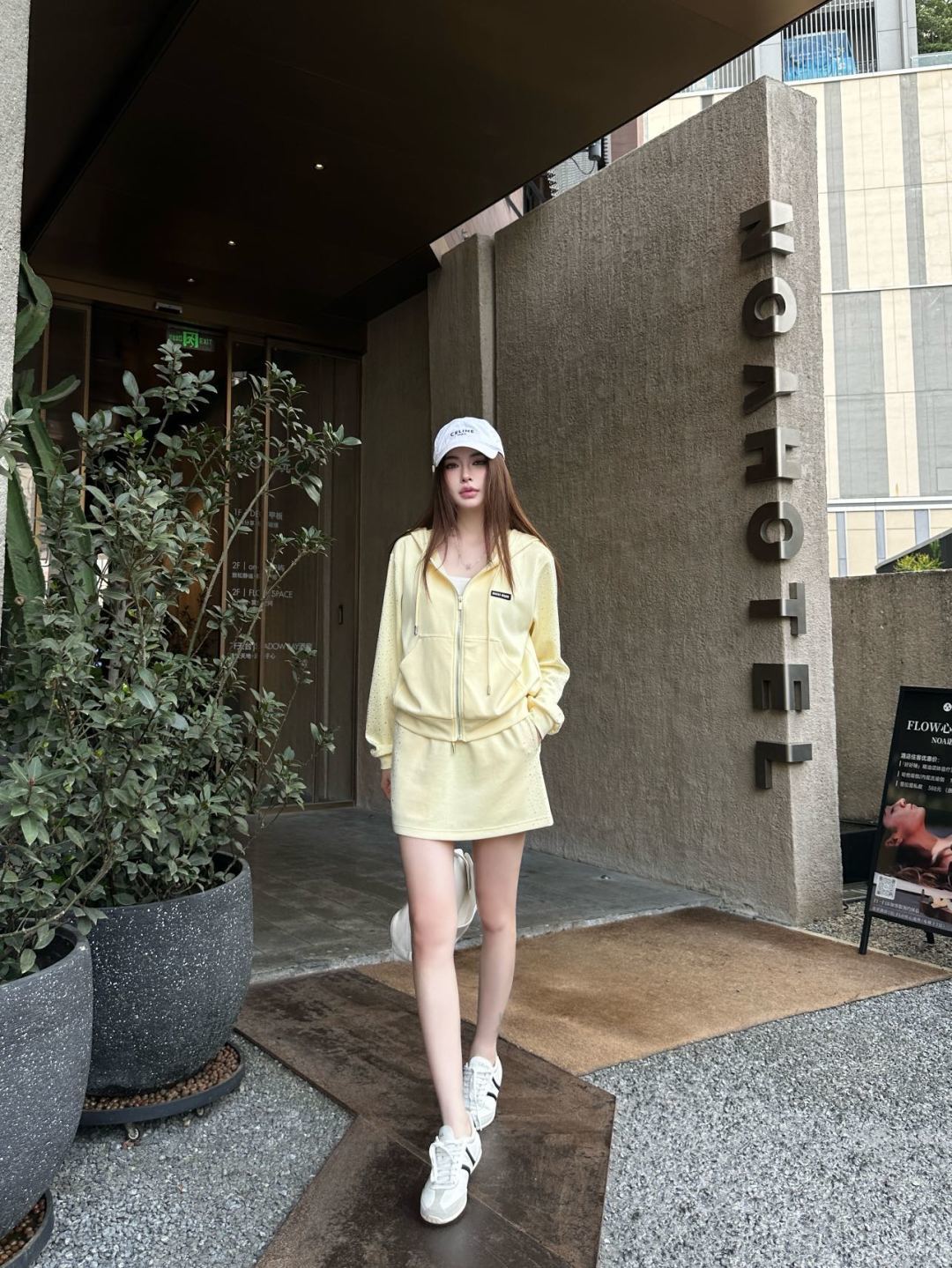 NO:794294,The set of upper body pictures includes,,19860909上身图 一套有,,,Women's clothing