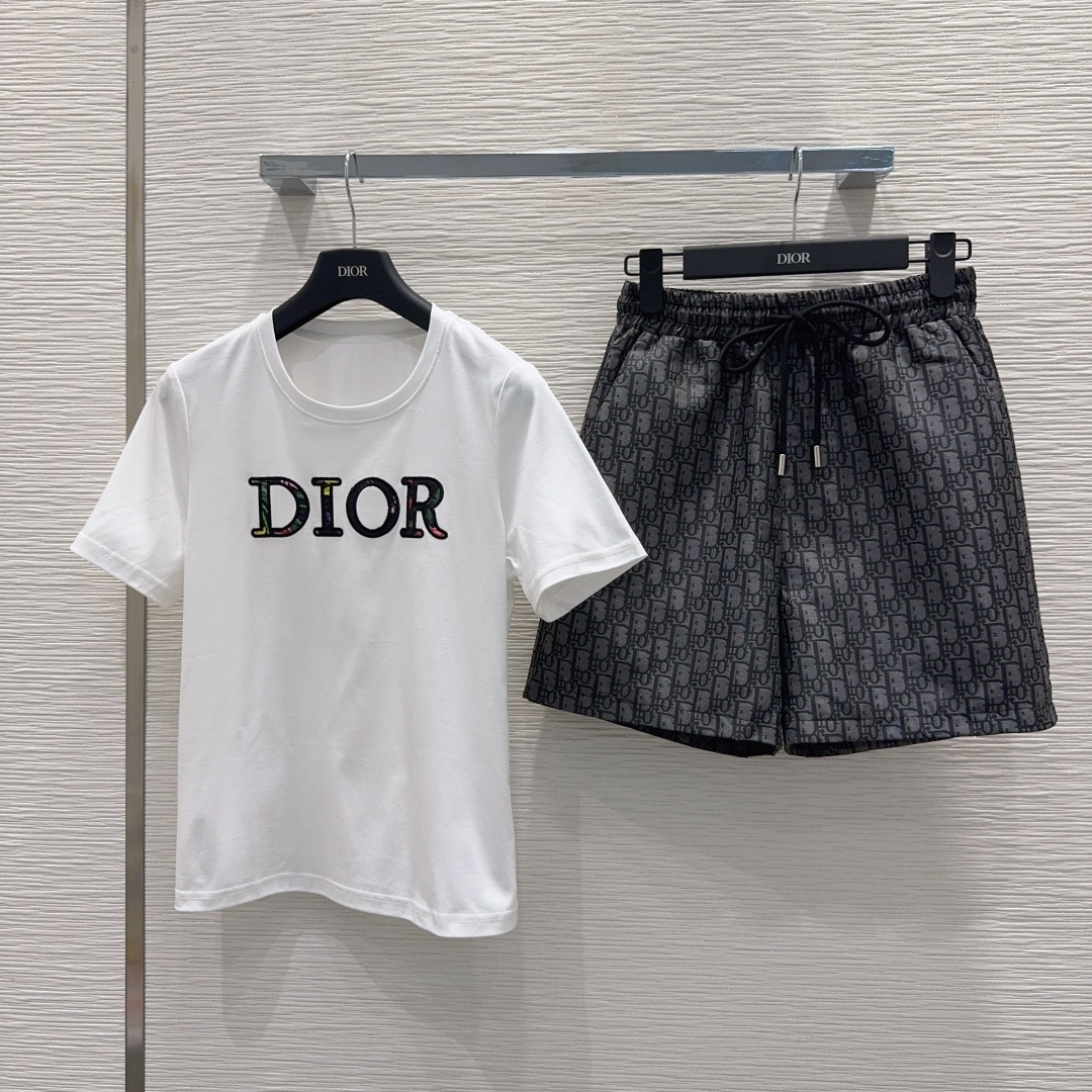 디올 2026SS 여성 반팔 92296 Dior T Shirt