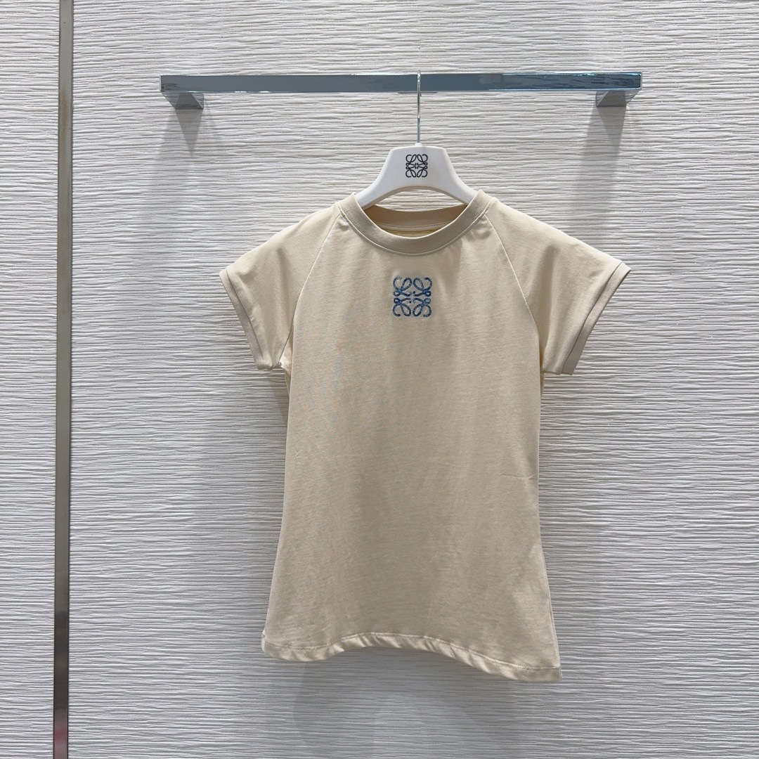 로에베 여성 반팔 70195