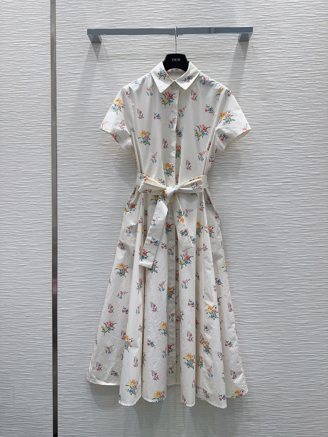 NO:823454,2026SS new dress with permeable printing and classic design. The upper body is exquisite and capable, so it can be matched easily!  The customized imported fabrics are crisp and stylish, with a full sense of high-end. Full of texture and fashionable, it is recommended to buy!  The quality of workmanship depends on the details. SML198609092026SS新款连衣裙 渗透印花 经典款设计 上身精致又干练得体,搭配起来随心应手！定制的进口面料挺括有型 满满的高级感.质感十足,时尚潮流 ,推荐入手！ 做工品质看细节 SML XL【S后中长123 胸围95 袖长17 袖口34】,迪奥-服装,dior,skirts,,Women's clothing