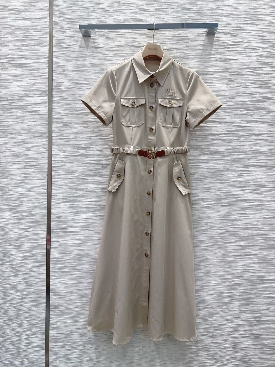 NO:823427,2026SS new dress, classic design, exquisite and smart upper body, easy to match!  The customized imported fabrics are crisp and stylish, with a full sense of high-end. Full of texture and fashionable, it is recommended to buy!  The quality of workmanship depends on the details SML [S shoulder width 36, bust 88, waist 74, skirt length 122], Miu Miu-clothing, skirts,198609092026SS新款连衣裙 经典款设计 上身精致又干练得体,搭配起来随心应手！定制的进口面料挺括有型 满满的高级感.质感十足,时尚潮流 ,推荐入手！ 做工品质看细节 SML【S肩宽36 胸围88 腰围74 裙长122】,缪缪-服装,skirts,,Women's clothing