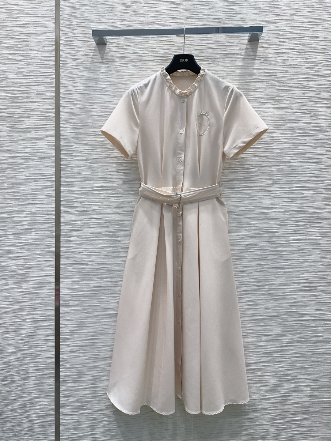 NO:826640,2026SS new dress, the whole three-dimensional tailoring, all-round exquisite star wear, the upper body is super covered and slimming, the proportion of the legs is super stretched, simple, wears a refreshing and fashionable sense of high-end, daily elegant and fashionable, very versatile, the color is very beautiful, the fabric is high-end and textured SML [S shoulder width 36, bust 86, waist 70, skirt length 117], Dior-clothing, dior, skirts,198609092026SS新款连衣裙 整件立体剪裁 全方位精致做明星穿搭 上身超级遮肉显瘦 超拉腿部比例 简简单单 穿出清爽时髦的高级感 日常优雅又时髦巨百搭 颜色很好看 面料高级又有质感 SML【S 肩宽36 胸围86 腰围70 裙长117】,迪奥-服装,dior,skirts,,Women's clothing