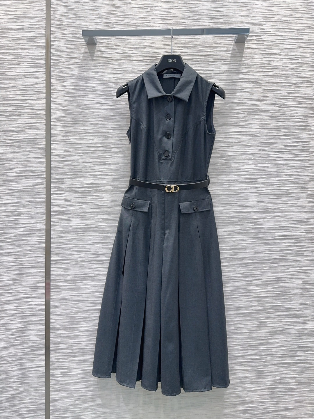 NO:826660,2026SS new tank top dress. The whole piece is three-dimensional. It is all-round and exquisite. It can be worn by celebrities. The upper body is super covered and the body is slim. The legs are super stretched. It is simple. It gives a refreshing and fashionable sense of high-end. It is elegant and fashionable in daily life. It is very versatile. The color is very beautiful. The fabric is high-end and textured. SML [S shoulder width 35, bust 88, waist 70, length 115], Dior-clothing, dior, skirts,198609092026SS新款背心裙 整件立体剪裁 全方位精致做明星穿搭 上身超级遮肉显瘦 超拉腿部比例 简简单单 穿出清爽时髦的高级感 日常优雅又时髦巨百搭 颜色很好看 面料高级又有质感 SML【S肩宽35 胸围88 腰围70 衣长115】,迪奥-服装,dior,skirts,,Women's clothing