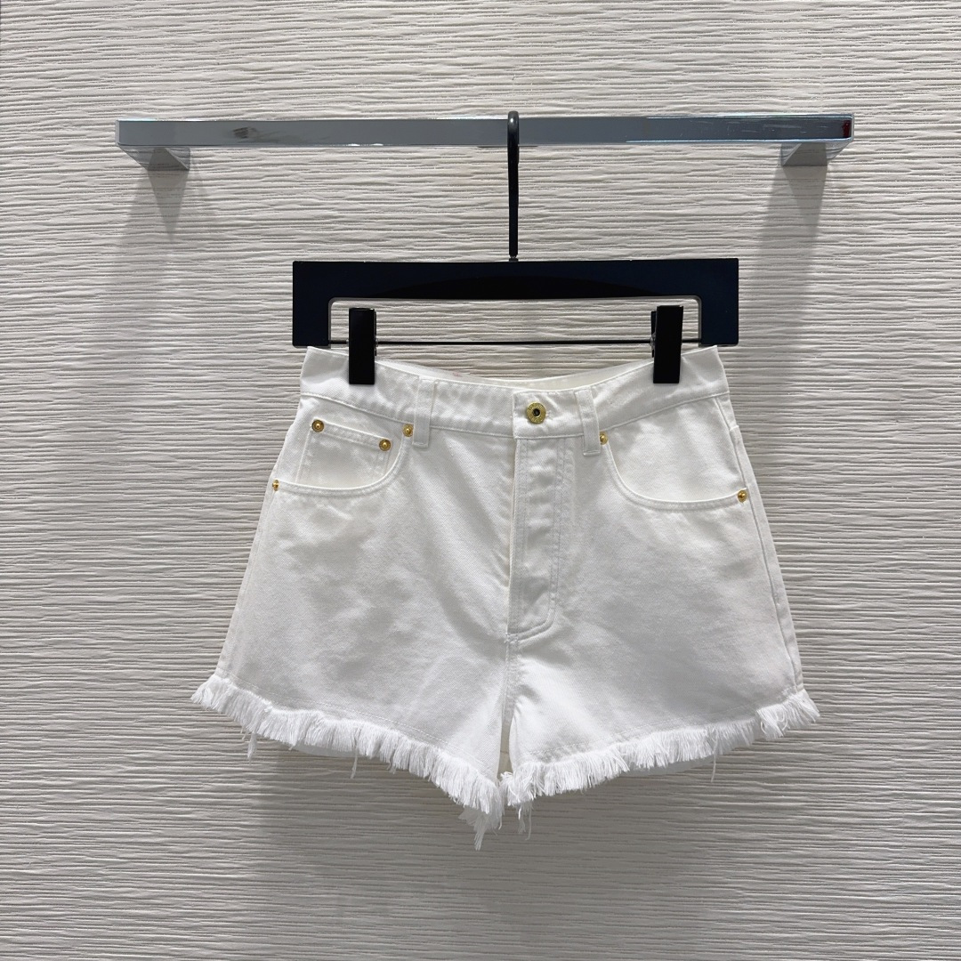 NO:855229,2026SS new shorts are an instant hit upon shipment. Customized imported density fabrics. Special materials with texture. Paying great attention to every small detail. Just the right sense of high-end. Three-dimensional tailoring makes the upper body of the garment more refined and western. The real thing is amazing!  Fine workmanship, look at the details SML [S waist 68, pants length 27, hips 93, feet 66], Loewe-clothing, loewe, shorts,198609092026SS新款短裤 出货即爆单 定制进口密度面料 特殊材质有肌理感 每个小细节都非常注重 恰到好处的高级感 立体剪裁 让成衣上身更为精致洋气 实物太赞啦！做工精细看细节 SML【S腰围68 裤长27 臀围93 脚口66】,罗意威-服装,loewe,shorts,,Women's clothing