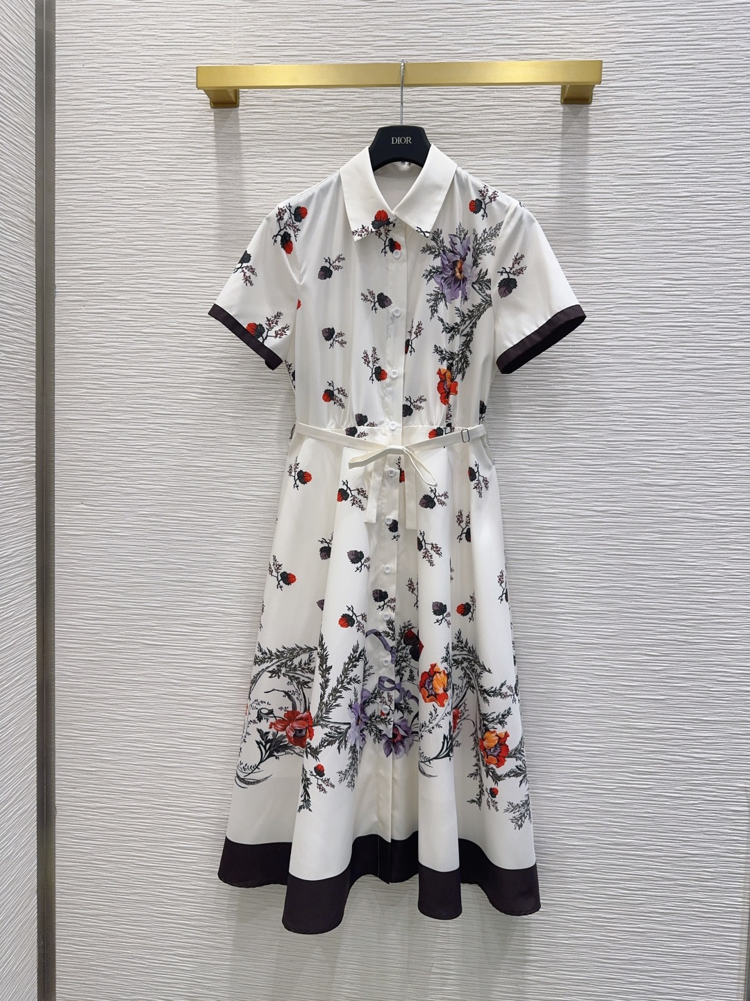 NO:830820,2026SS new dress The upper body is full of fashionable and high-end sense and has its own aura. The fabric texture is very nice. It is fashionable and high-end. The color is super positive. The upper body is white and slim. It is a classic series with a cool and handsome feeling. It has wind when walking. The upper body has full aura. The length is just right and easy to control. SML [S shoulder width 38, bust 92, back mid-length 110, sleeve length 22], Dior-clothing, dior, skirts,198609092026SS新款连衣裙 上身就是满满的时髦高级感自带气场 面料质感很奈斯 时髦又高级 颜色超级正 上身显白又显瘦 自带酷帅感的经典系列 走路都带风 上身气场全开 长度恰到好处 轻松驾驭 SML【S肩宽38 胸围92 后中长110 袖长22】,迪奥-服装,dior,skirts,,Women's clothing