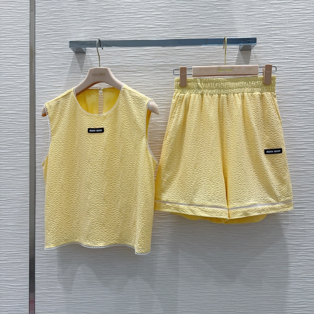 NO:830769,2026SS new suit, cute style, full of small details that are a plus. Exquisite workmanship, age-reducing fashion, good HOLD style, won the hearts of fairies, classic SML [S top shoulder width 40, bust 96, back mid-length 50, S pants waist 66, sitting width 98, pants length 39], Miu Miu-clothing,198609092026SS新款套装 可A可乖的风格,满满小细节太加分了.做工精致 减龄时尚 好HOLD住造型 深得仙女心 经典之作 SML【S上衣 肩宽40 胸围96 后中长50 S裤腰围66 坐围98 裤长39】,缪缪-服装,,Women's clothing
