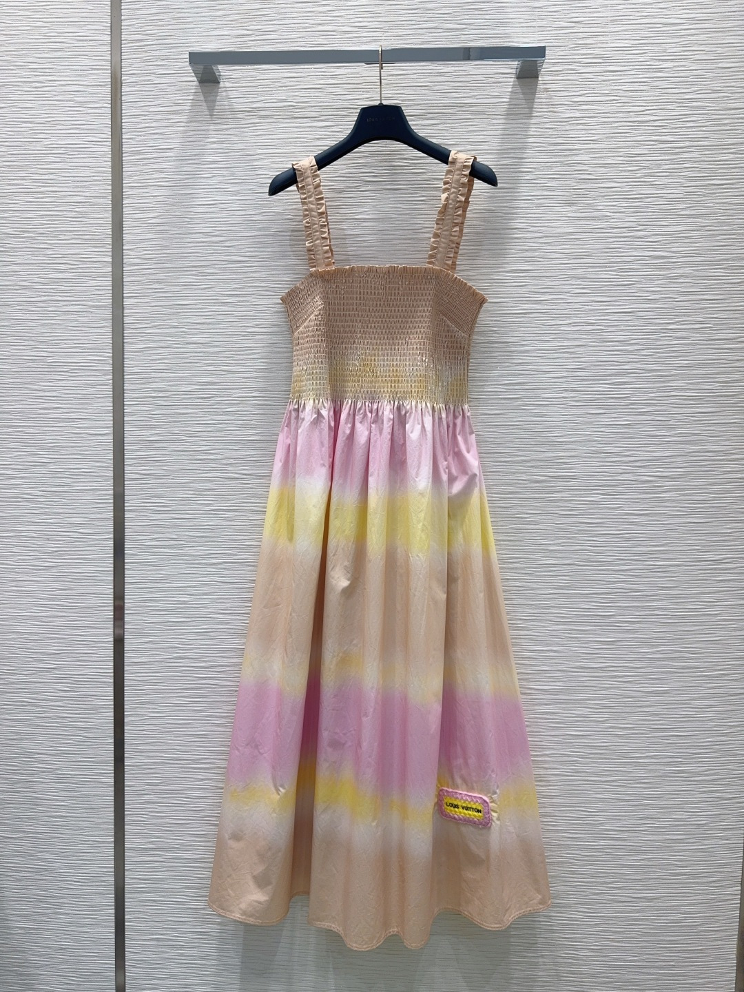 NO:891698,2026SS new suspender skirt is retro and fashionable, low-key and luxurious!  The styles are versatile and not picky, the original customized technical fabrics, the quality of workmanship depends on the details. A must-have for Bai Fumei!  Highly recommended. SML198609092026SS新款吊带裙 复古时髦 低调气质又奢华高级！版型百搭不挑人,原版定制科技面料 做工品质看细节.白富美必入！强烈推荐.SML XL【S后中长114 上胸围74】,路易威登-服装,louis vuitton,skirts,,Women's clothing