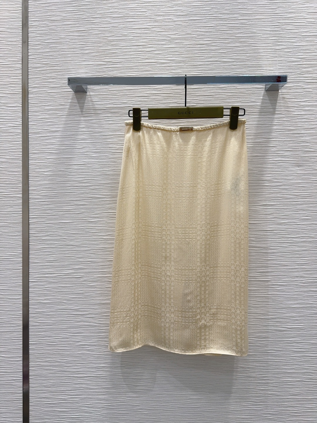 NO:890306,2026SS new skirt, silky fabric, retro and fashionable, low-key temperament, luxurious and high-end!  The styles are versatile and not picky, customized technical fabrics, workmanship quality depends on the details. Bai Fumei is a must-have!  Highly recommended. SML [S waist 68, sitting circumference 91, foot circumference 100, skirt length 64], Gucci-clothing, gucci, skirts,198609092026SS新款半裙 丝滑面料 复古时髦 低调气质又奢华高级！版型百搭不挑人,定制科技面料 做工品质看细节.白富美必入！强烈推荐.SML【S腰围68 坐围91 脚围100 裙长64】,古驰-服装,gucci,skirts,,Women's clothing