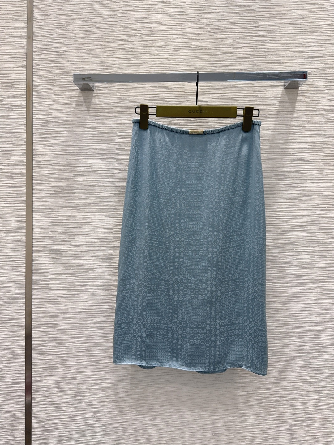 NO:890317,2026SS new skirt, silky fabric, retro and fashionable, low-key temperament, luxurious and high-end!  The styles are versatile and not picky, customized technical fabrics, workmanship quality depends on the details. Bai Fumei is a must-have!  Highly recommended. SML [S waist 68, sitting circumference 91, foot circumference 100, skirt length 64], Gucci-clothing, gucci, skirts,198609092026SS新款半裙 丝滑面料 复古时髦 低调气质又奢华高级！版型百搭不挑人,定制科技面料 做工品质看细节.白富美必入！强烈推荐.SML【S腰围68 坐围91 脚围100 裙长64】,古驰-服装,gucci,skirts,,Women's clothing