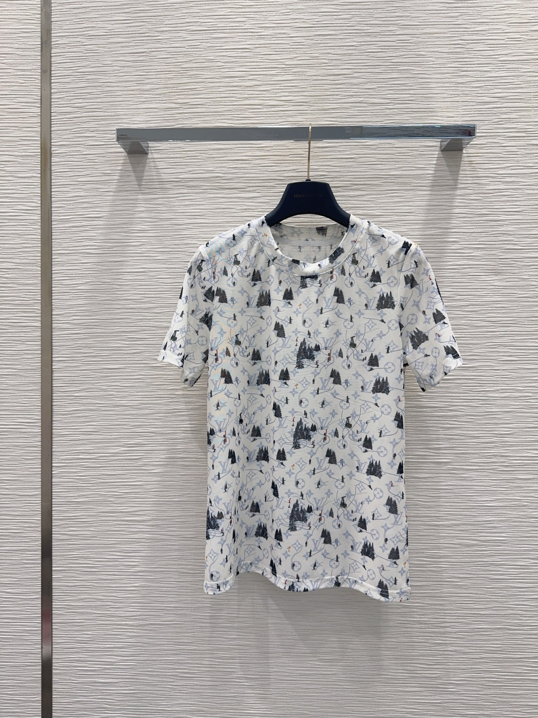 NO:891591,2026SS new suit, mesh top, semi-see-through, high-end atmosphere, full of high-end sense of wear, innovative fabrics, light and soft, the real thing is very good!  Tight and flattering, the upper body is fashionable and versatile, and it looks good when worn. High-quality workmanship, look at the details. SML [S top, shoulder width 37, bust 87, length 63, S skirt, waist 68, hip 108, skirt length 83] top, Louis Vuitton-clothing, louis vuitton, skirts,198609092026SS新款套装 网纱上衣半透视 高级大气 满满的穿搭高级感 创新面料 轻盈柔软 实物非常赞！紧身显身材 上身洋气百搭,穿搭好看 高品质做工看细节 SML【S上衣 肩宽37 胸围87 衣长63 S半裙 腰围68 臀围108 裙长83】上衣,路易威登-服装,louis vuitton,skirts,,Women's clothing