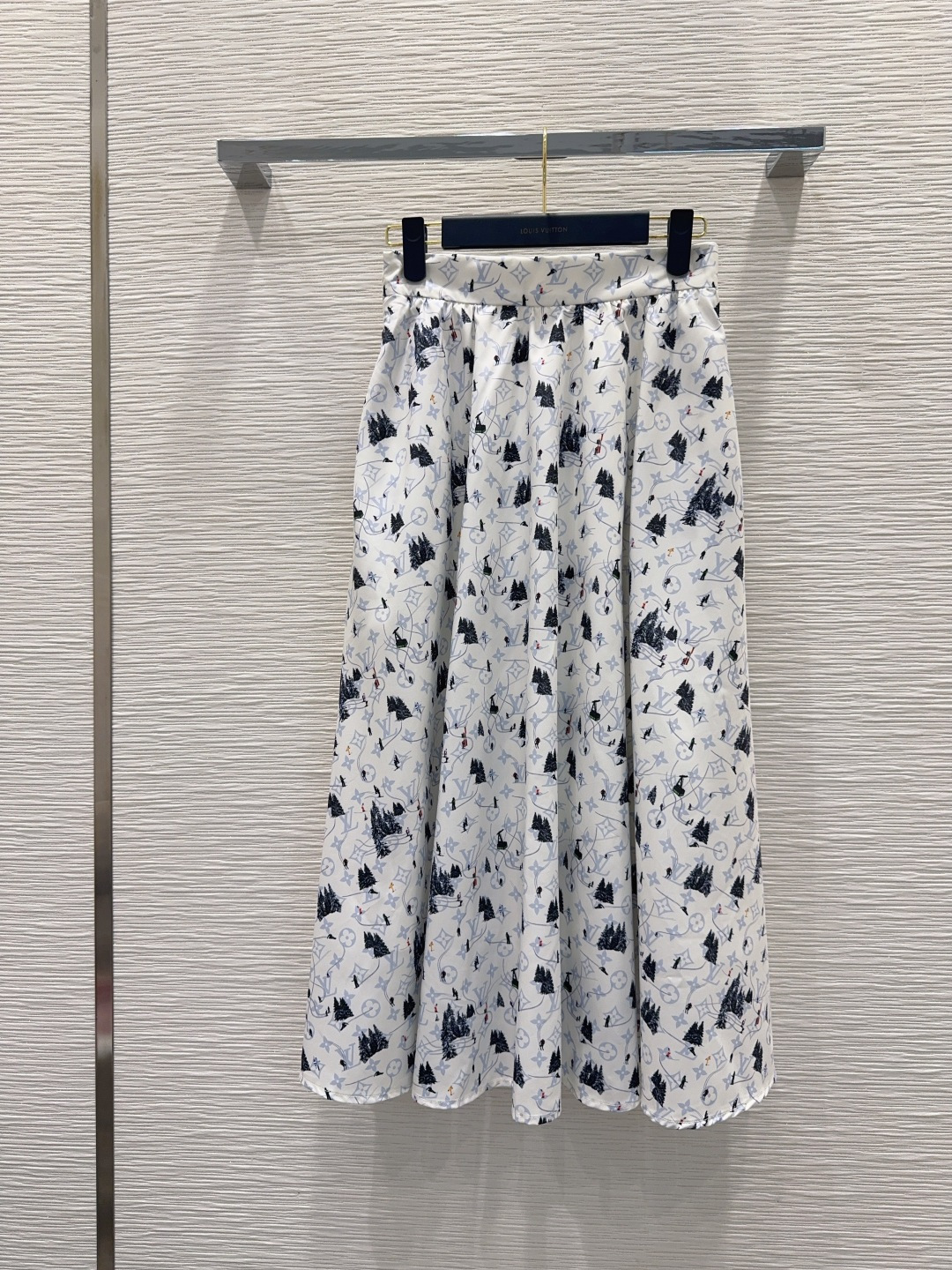 NO:891588,2026SS new suit, mesh top, semi-see-through, high-end atmosphere, full of high-end sense of wear, innovative fabrics, light and soft, the real thing is very good!  Tight and flattering, the upper body is fashionable and versatile, and it looks good when worn. High-quality workmanship, look at the details. SML [S top, shoulder width 37, bust 87, length 63, S skirt, waist 68, hip 108, skirt length 83] skirt, Louis Vuitton-clothing, louis vuitton, skirts,198609092026SS新款套装 网纱上衣半透视 高级大气 满满的穿搭高级感 创新面料 轻盈柔软 实物非常赞！紧身显身材 上身洋气百搭,穿搭好看 高品质做工看细节 SML【S上衣 肩宽37 胸围87 衣长63 S半裙 腰围68 臀围108 裙长83】半裙,路易威登-服装,louis vuitton,skirts,,Women's clothing