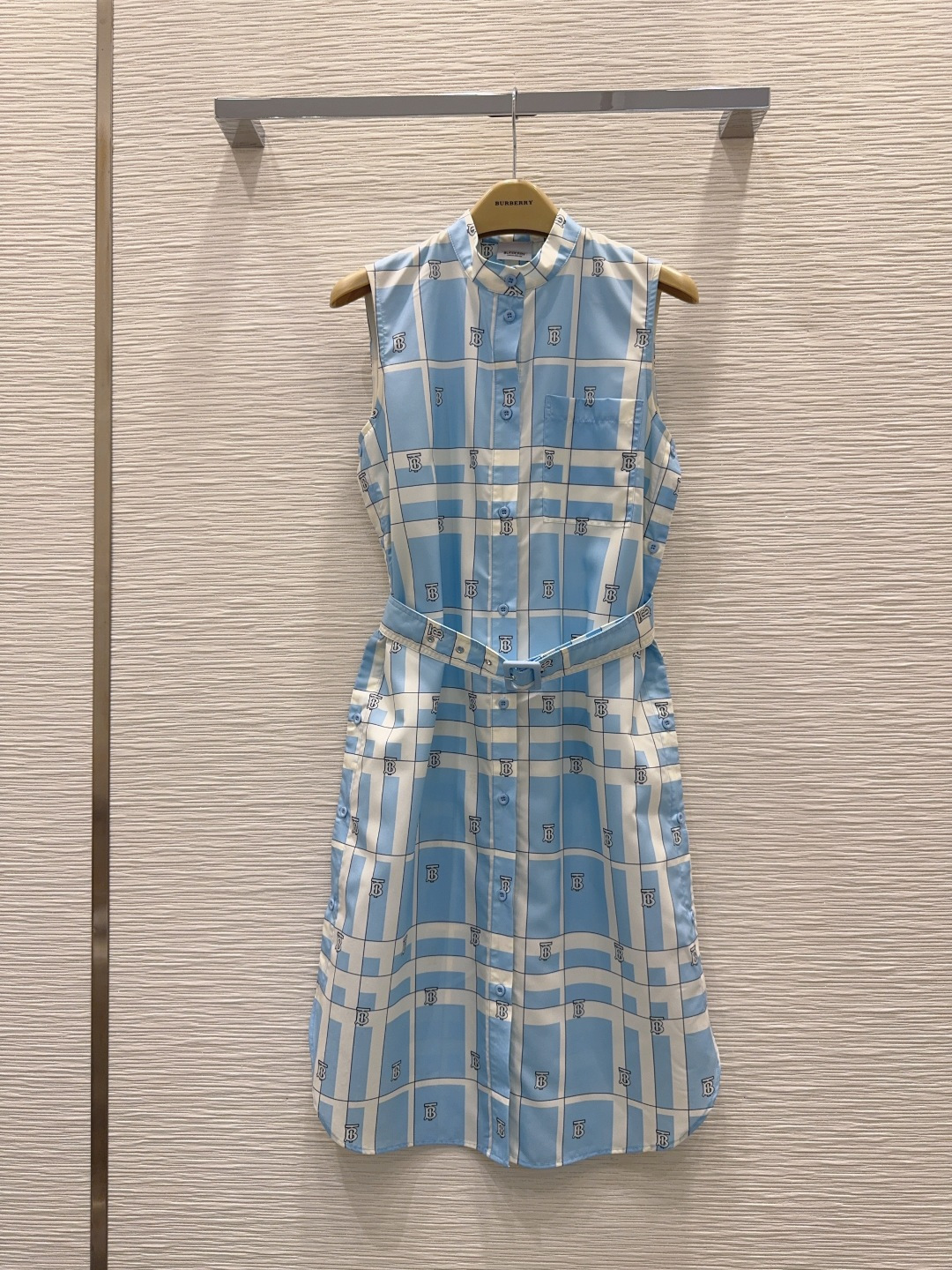 NO:891592,2026SS new vest dress is retro and fashionable, low-key and luxurious!  The styles are versatile and not picky, the original customized technical fabrics, the quality of workmanship depends on the details. A must-have for Bai Fumei!  Highly recommended. SML [S mid-length 102.5, shoulder width 34.5, bust 92], Burberry-clothing, skirts,198609092026SS新款背心裙 复古时髦 低调气质又奢华高级！版型百搭不挑人,原版定制科技面料 做工品质看细节.白富美必入！强烈推荐.SML【S后中长102.5 肩宽34.5 胸围92】,博柏利-服装,skirts,,Women's clothing